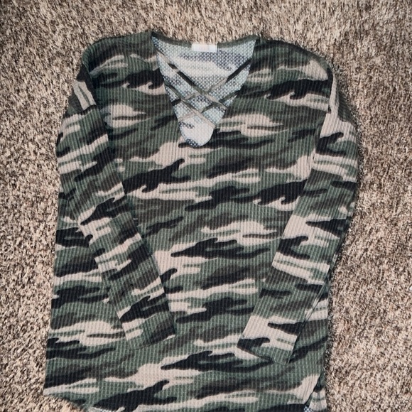 🛍️Camo v neck waffle top long sleeves - Picture 3 of 6